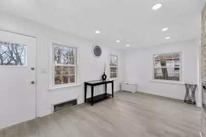 8630 W Lancaster Ave, Milwaukee, WI 53225 - Photo 10