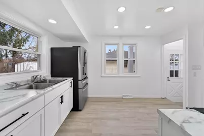 8630 W Lancaster Ave, Milwaukee, WI 53225 - Photo 8