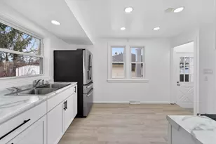 8630 W Lancaster Ave, Milwaukee, WI 53225 - Photo 8