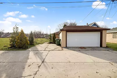 3942 S Troy Ave, Saint Francis, WI 53235 - Photo 24