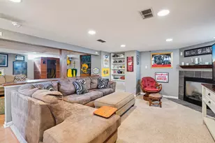 2352 S 80th St, West Allis, WI 53219 - Photo 32