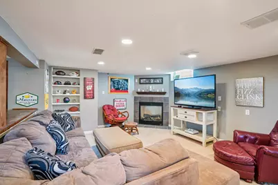 2352 S 80th St, West Allis, WI 53219 - Photo 30