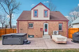 2352 S 80th St, West Allis, WI 53219 - Photo 44