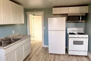 2011 Madison St, Manitowoc, WI 54220 - Photo 2