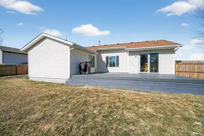 355  Sunny Hill Dr, Elkhorn, WI 53121 - Photo 16