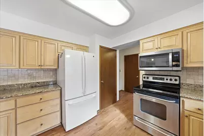 7453  Devonshire Dr, Cedarburg, WI 53012 - Photo 12