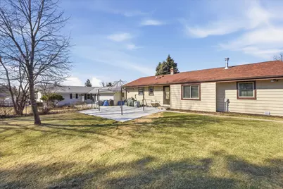 9045 W Rochelle Ave, Milwaukee, WI 53224 - Photo 28