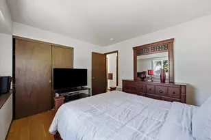 9045 W Rochelle Ave, Milwaukee, WI 53224 - Photo 18