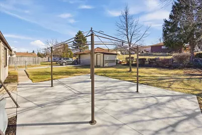 9045 W Rochelle Ave, Milwaukee, WI 53224 - Photo 26