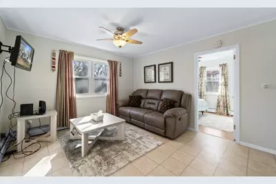 W3724  Washington Dr, Geneva, WI 53147 - Photo 8