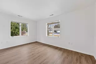 7419 Mequon Square Dr, Mequon, WI 53092 - Photo 20