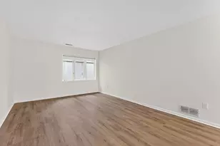 7419 Mequon Square Dr, Mequon, WI 53092 - Photo 16