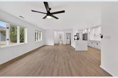 7419  Mequon Square Dr, Mequon, WI 53092 - Photo 4