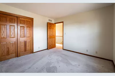 8850 W Lake Pointe Cir, Franklin, WI 53132 - Photo 32