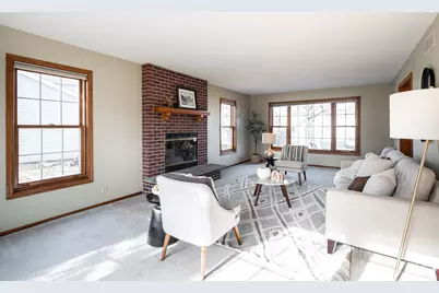 8850 W Lake Pointe Cir, Franklin, WI 53132 - Photo 8