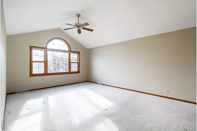 8850 W Lake Pointe Cir, Franklin, WI 53132 - Photo 22