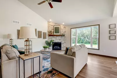 1929  Independence Way, Racine, WI 53406 - Photo 4