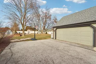 1254 Lambeth Rd, Waukesha, WI 53189 - Photo 2