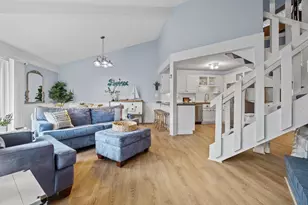 601 Knollwood Circle, Fontana, WI 53125 - Photo 2