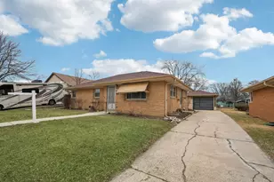 2818 S 72nd St, West Allis, WI 53219 - Photo 2