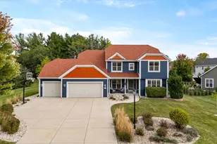 W273N2420 Arlington Ct, Pewaukee, WI 53072 - Photo 1