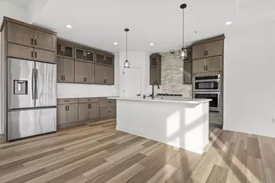 N66W20955  Sweet Clover Dr, Menomonee Falls, WI 53051 - Photo 4