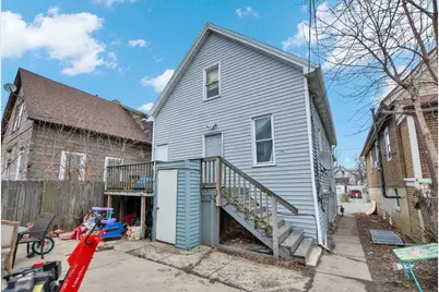 2477 S 6th St #2477A, Milwaukee, WI 53215 - Photo 2