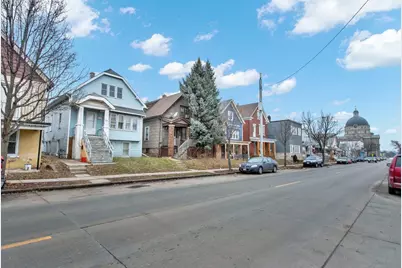 2477 S 6th St #2477A, Milwaukee, WI 53215 - Photo 4