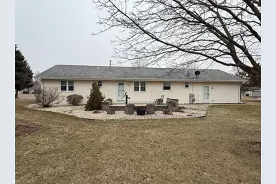 62 E Sedgemeadow St, Elkhorn, WI 53121 - Photo 2