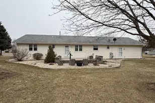 62 E Sedgemeadow St, Elkhorn, WI 53121 - Photo 2