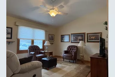 62 E Sedgemeadow St, Elkhorn, WI 53121 - Photo 4