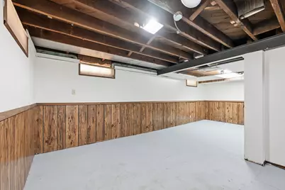 8435 W Townsend St, Milwaukee, WI 53222 - Photo 18