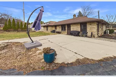 W180N8607  Town Hall Rd, Menomonee Falls, WI 53051 - Photo 14