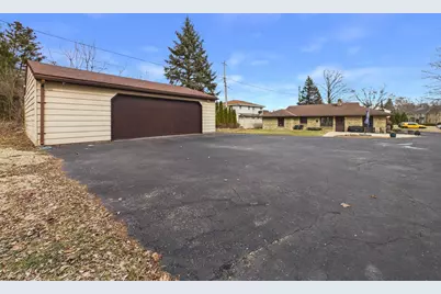 W180N8607  Town Hall Rd, Menomonee Falls, WI 53051 - Photo 12