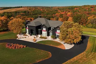 S17W28902 Price Ct, Genesee, WI 53188 - Photo 2