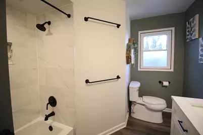 9830 W Plainfield Ave, Greenfield, WI 53228 - Photo 18