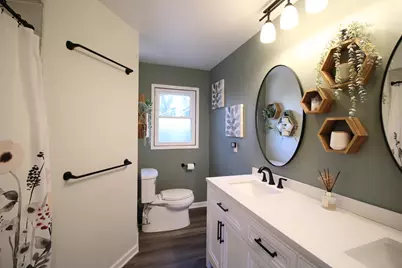 9830 W Plainfield Ave, Greenfield, WI 53228 - Photo 16