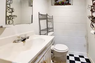 8533 W Nash St, Milwaukee, WI 53222 - Photo 12