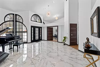 402  Wild Oak Dr, Manitowoc, WI 54220 - Photo 12