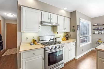 N52W16073  Bette Dr, Menomonee Falls, WI 53051 - Photo 8