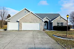 W172N10110 Woodbridge Ln, Germantown, WI 53022 - Photo 1