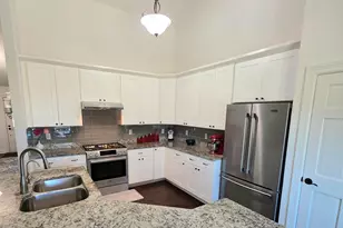 W172N10110 Woodbridge Ln, Germantown, WI 53022 - Photo 12