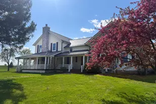 2237 Washington Ave, Cedarburg, WI 53012 - Photo 6