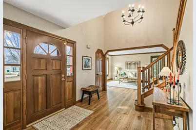 N51W16948  Fair Oak Pkwy, Menomonee Falls, WI 53051 - Photo 6