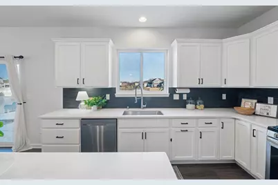 W139N6328  Bridal Wreath Ln, Menomonee Falls, WI 53051 - Photo 8