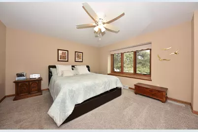 5458  Wild Cherry Cir, Greendale, WI 53129 - Photo 16