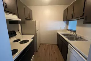 6167 W Cold Spring Rd, Greenfield, WI 53220 - Photo 4