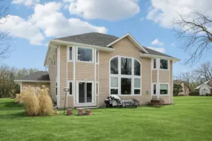 1274 Gullane Ct, Geneva, WI 53147 - Photo 2