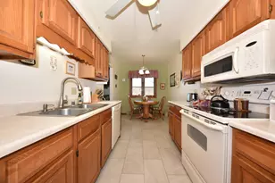 530 N Silverbrook Dr, West Bend, WI 53090 - Photo 10