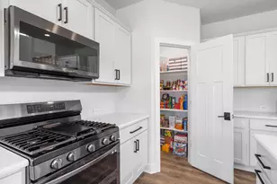 3318 Limerick Ln, Sheboygan, WI 53083 - Photo 6